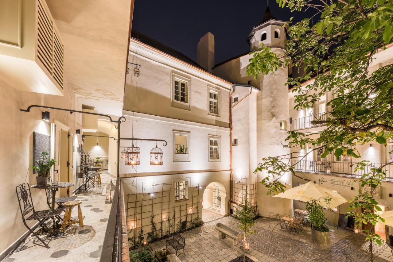 Mooo By The Castle Aparthotel Prague Exterior photo